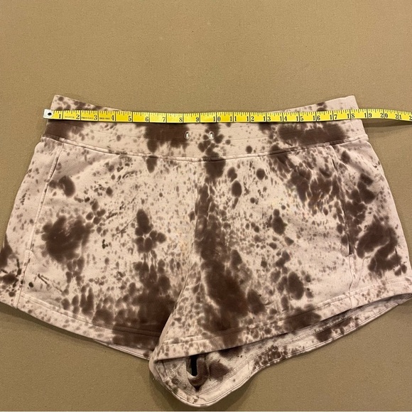 lululemon Women’s Inner GlowShorts 3” Terry Size 14 (Missing Drawstring) - Picture 7 of 11